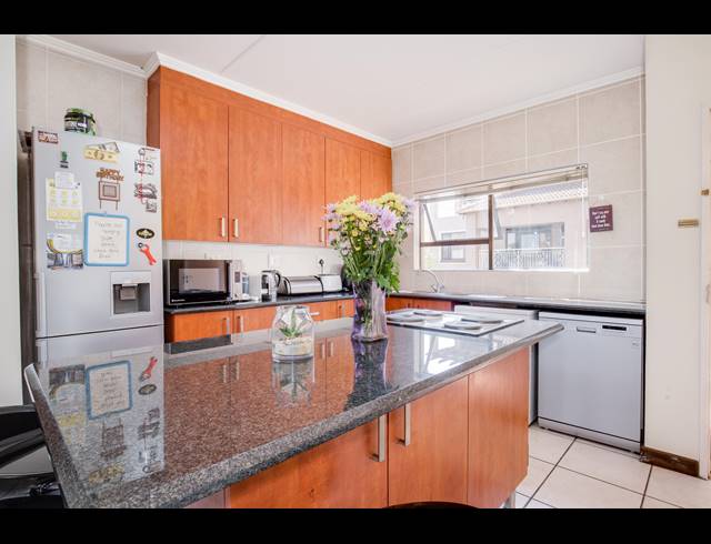 2 BEDROOM APARTMENT FOR SALE IN SUNNINGHILL